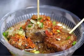 14位外国小伙伴试吃中国重口味美食 据说结果让人惊呆了！图片