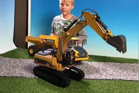 HUINA FM 1580全金属RC挖掘机视频封面