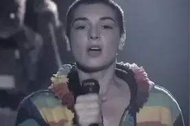 90年代欧美乐坛光头摇滚女神，从里到外的“反骨”性格，太帅了！视频封面