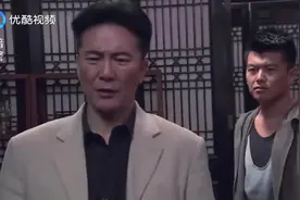 美女喝醉回家，不料刚进卧室就被男人捂住嘴戴上头套，从家绑走！视频封面