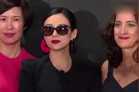 章子怡女儿醒醒近照曝光，窝瓜脸变瓜子脸差别太大，汪峰还是输了视频封面
