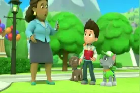 阿宝船长将雕像不小心掉进海里求助汪汪队的帮助