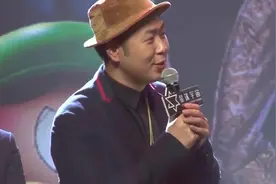 杜海涛穿“工人服”现身机场包成肉粽，身材不再又胖了