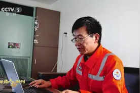 拿儿子房款 让师弟改行 只为科研 不安分的“蛟龙号”副总设计师视频封面