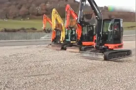 挖掘机集体跳起第八套广播体操 工地老板都看懵了