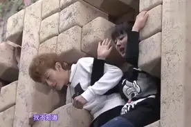 杨紫因为恐高想放弃任务，张一山一句话超暖心，网友：霸道总裁！视频封面