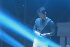 宋仲基大胆示爱宋慧乔 直言结婚后每天沉溺于老婆的盛世美颜视频封面