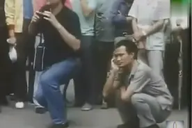 林正英在街头看黄家驹唱歌，可惜如今两个人都已不在了视频封面
