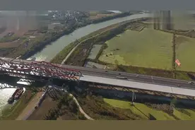 实拍合肥到安庆合安高速改扩建工程中派河大桥合龙现场视频封面