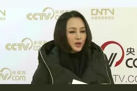 前央视一姐曹颖患囊肿，病房里玩自拍，网友看了很担心视频封面