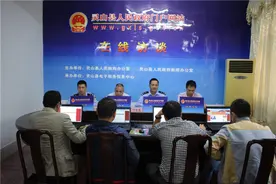 钦州交警与网友“在线访谈”探讨道路交通事故快处快赔工作图片