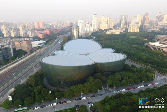 听,建筑在诉说|航拍上海东方艺术中心:盛开的"蝴蝶兰"