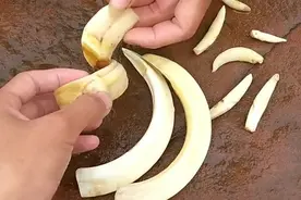 卤个大野猪头，脱骨后拔出20厘米的“牙齿”你见过这么长的獠牙吗