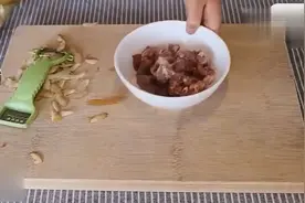 鸭肉和这种常见蔬菜一起炖着吃，超级美味，体质虚弱的人要常吃视频封面