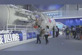 听说坐着它，可以在太空里喝咖啡