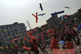 隆回县桃洪镇华星幼儿园开展“亲子狂欢，为爱绽放”活动图片