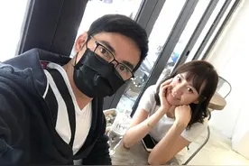 焦恩俊晒与大女儿自拍 父女俩高颜值引网友围观图片