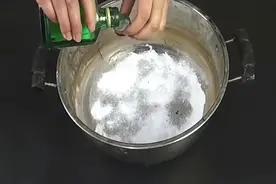 锅烧焦了不用怕，用它泡三分钟立马焕然一新视频封面