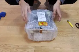 斥巨资2800元淘得二手尼康d7100套机 开箱看看翻车了没视频封面