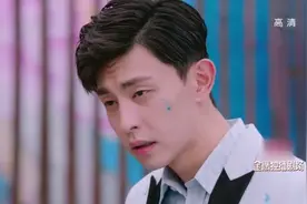 总裁男友让女儿看自己的腹肌，女友害羞的立马跑了，要不要这么甜