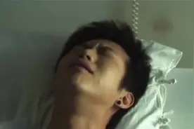 丈夫发现妻子和男子做出亲密事，没有说话就离开了视频封面