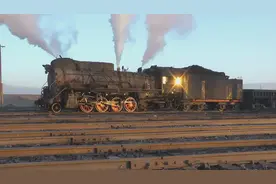 为什么这个蒸汽火车头，有3个地方在冒烟，有谁知道