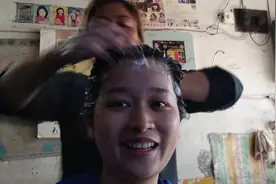 妹子体验乡村发廊10块钱一次的坐式洗头，老板娘这手艺绝了！视频封面