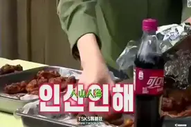 《同床异梦》秋瓷炫探班于晓光，给剧组工作人员送亲自做的炸鸡视频封面