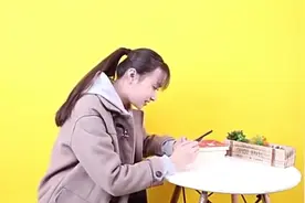 被删除拉黑但还想看到对方朋友圈只需简单几步，非常实用视频封面