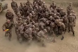 何晨光和王艳兵成为战友 李二牛克服心里障碍成功过了坦克