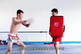 山东小伙苦练拳击6年，被誉为“青岛拳王”，自称：找不到对手视频封面