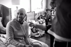 艾莉西亚联手说唱歌手洛基单曲，歌曲相当动人，这就是爱的力量