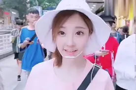 冯提莫大街上开唱，不用声卡唱《佛系少女》原来是这个声音