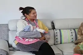 老板家里的保姆很喜欢自己的小孩，当保姆说出原因，泪奔