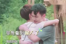 姜妍的出现让雷佳音超兴奋，雷佳音说两人从小就认识