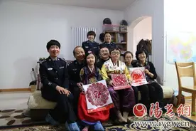 来西安六年 韩国留学生和民警一起过春节图片