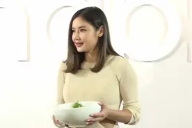 乐基儿怀孕不停工，每次现身孕肚都显得特别大，到底是几个月？视频封面