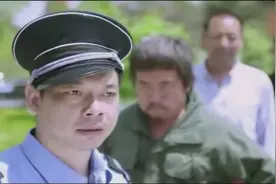 包工头拖欠农民工资，不愿意拿出来，看这小伙儿如何霸气讨要工资视频封面