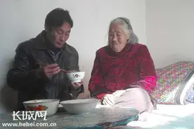 不离不弃 涞水农村汉子照顾病母和智障哥哥传美名图片