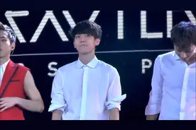 EXO成员很会搞气氛 那时候还看到黄子韬视频封面