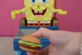 一起玩海绵宝宝的厨房玩具吧，做汉堡吃啦