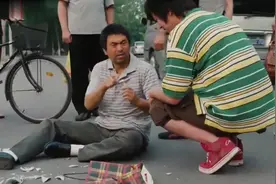 孩子生病没有钱交住院费，没办法的爸爸只有一条路可走了视频封面