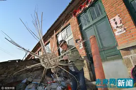 七旬篾匠坚守技艺60年编筐篓10万个图片