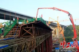 中铁二十一局集团：昌赣客专12标樟树境大桥道岔连续梁顺利浇筑成功图片