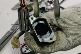 汽车玻璃难升降叽叽响！详细解说玻璃升降器，看了我也会拆装维修视频封面