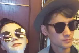 撒糖！张歆艺敷面膜晒老公探班照 细数娱乐圈恩爱夫妻图片