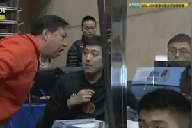 女排川津战中断3分20秒 王宝泉质疑鹰眼1球染黄图片