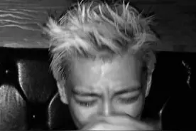 欧巴怎么了？BIGBANG成员TOP疑醉酒嚎啕大哭图片