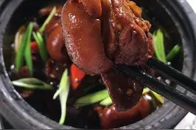 冬天最适合吃的一道菜：#红烧羊肉教程 看完想去买羊肉的有没有？想到要换三次锅还是算了@抖音小助手