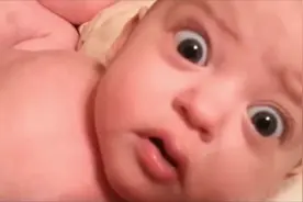 妈妈假装睡着发出呼噜声，看双胞胎的神反应，萌翻了！视频封面